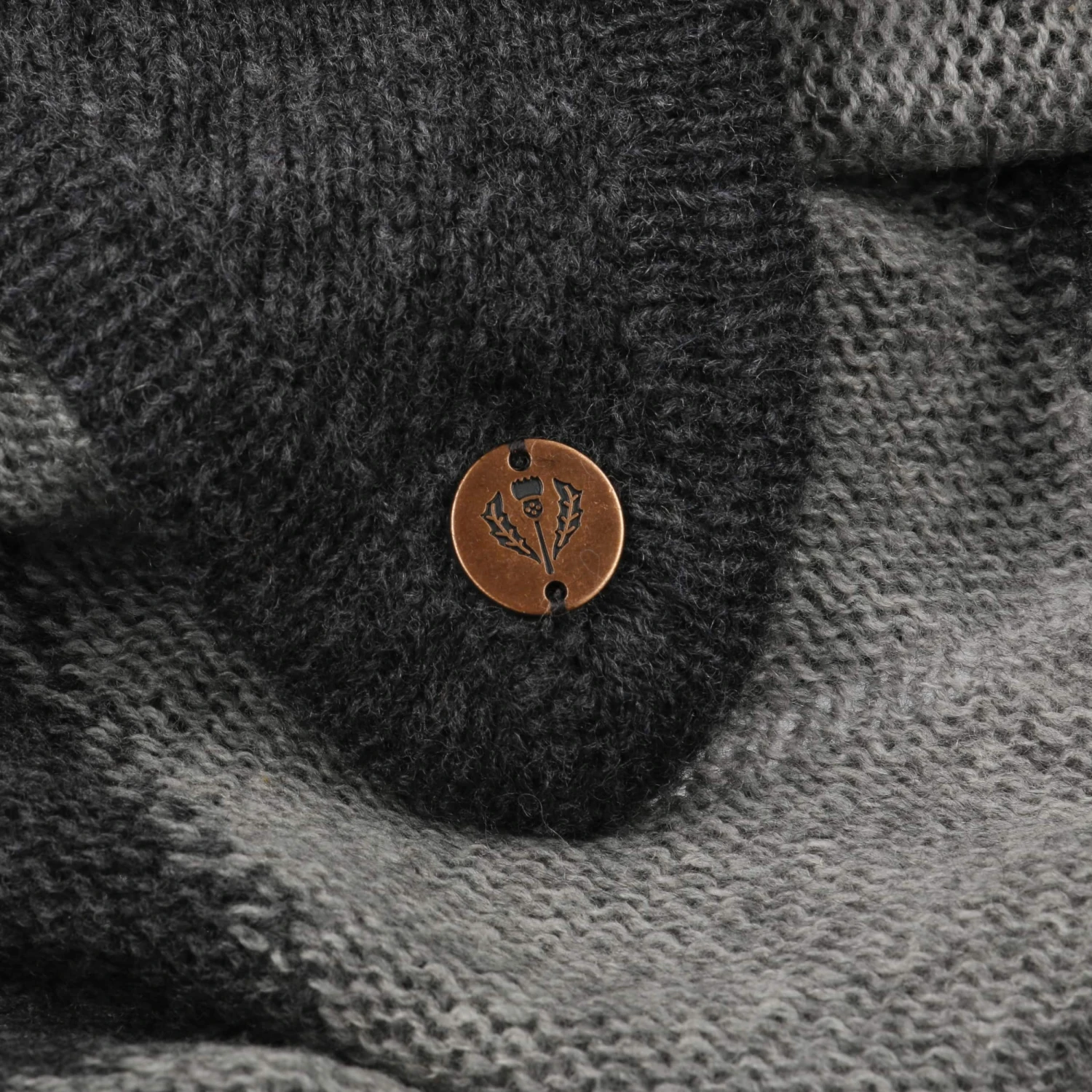 Twotone Dreiecksschal Mit Kaschmir By Fraas 2 Twotone Dreiecksschal Mit Kaschmir By Fraas – Bild 2