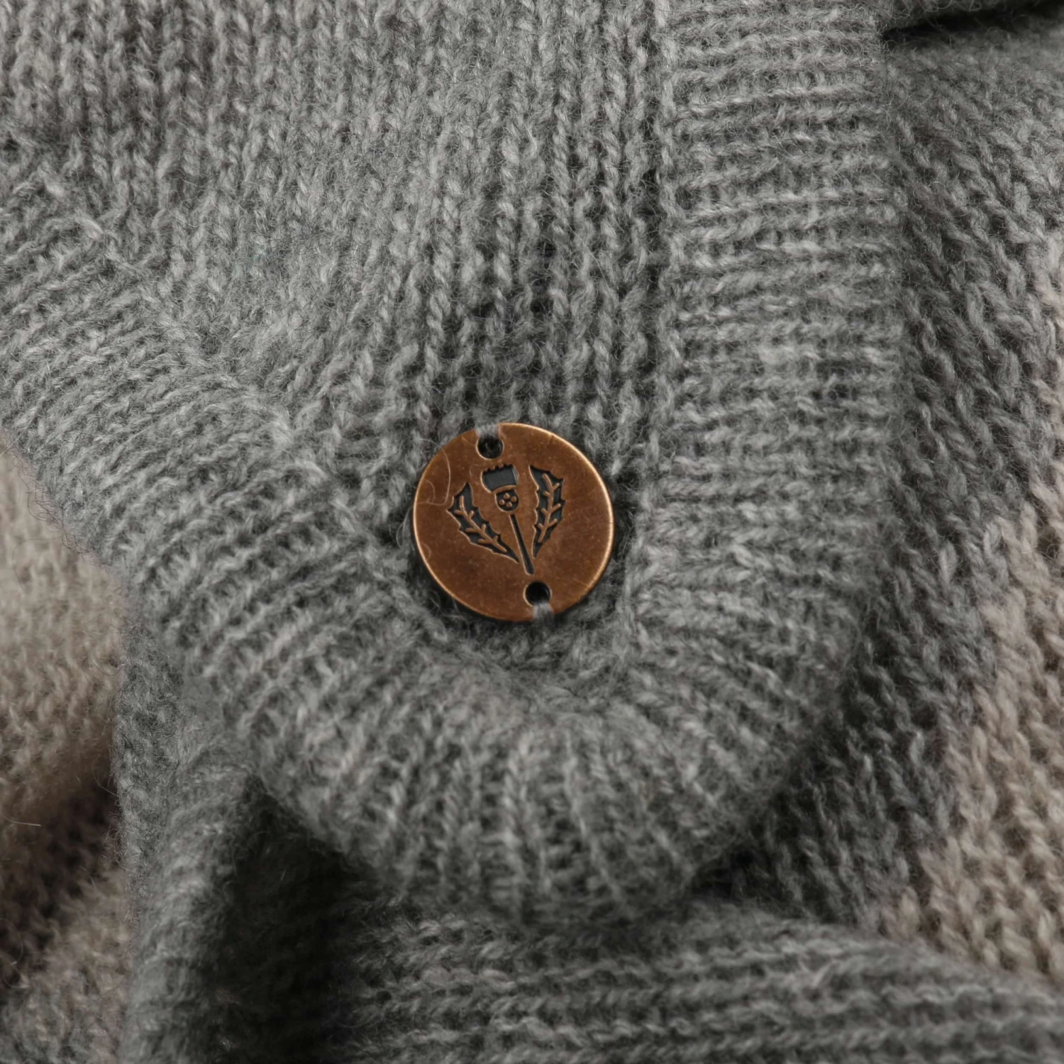 Twotone Dreiecksschal Mit Kaschmir By Fraas 1 Twotone Dreiecksschal Mit Kaschmir By Fraas