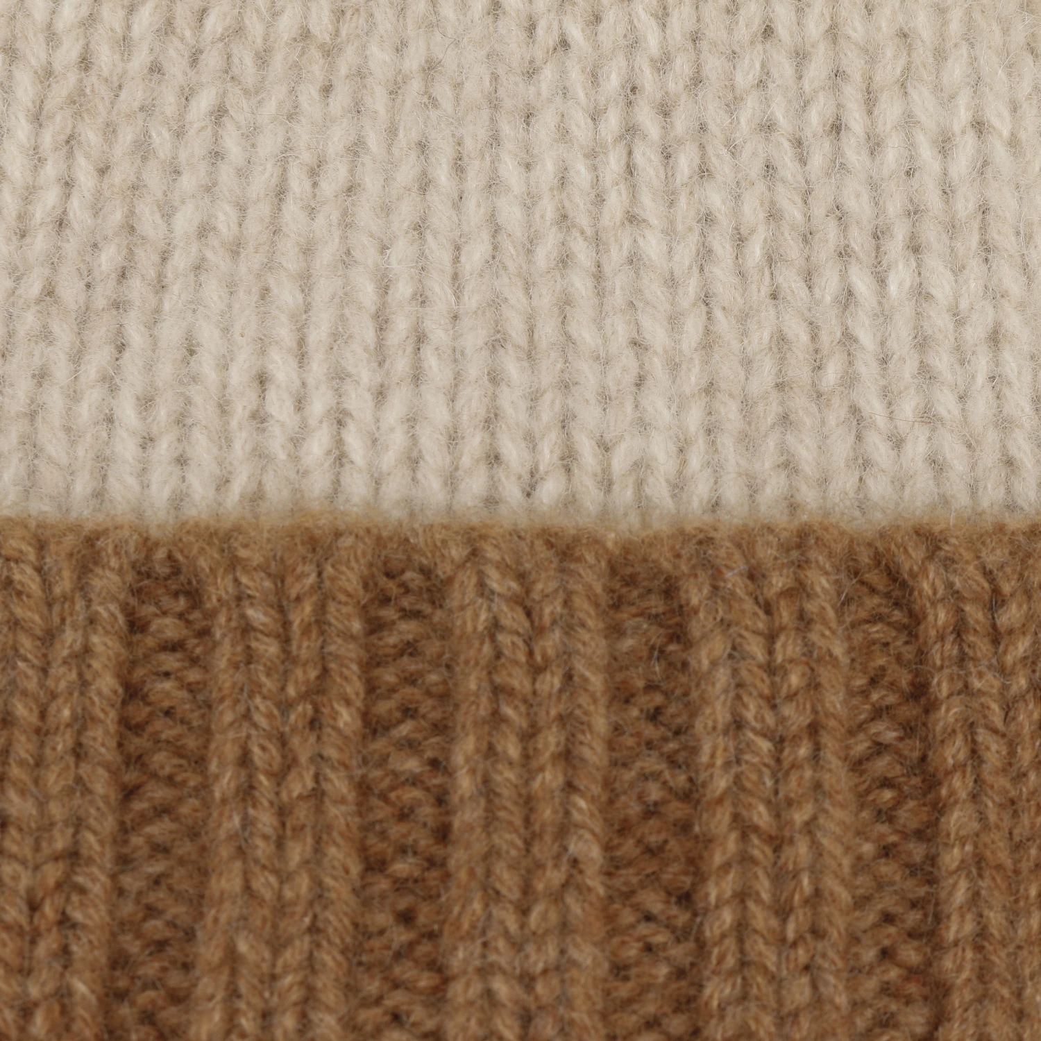 Twotone Kaschmir Bommelmütze By Seeberger 6 Twotone Kaschmir Bommelmütze By Seeberger – Bild 6